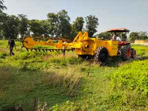 Vente en gros de tracteurs à roues 4x4 montés sur chariot trancheuse système entièrement hydraulique 50HP pour la préparation des terres agricoles travaux d'irrigation - Product Image 4