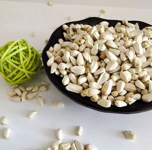 Graines de Carthame de Qualité Supérieure pour l'Alimentation des Oiseaux |   Sacs en plastique pour le rangement |   Emballage personnalisé pour la vente au détail |   Matières premières en vrac - Product Image 1