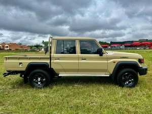 Toyota LandCruisers Pickup 4x4 d'occasion 2020 à vendre-Toyotas LandCruisers 70 Series d'occasion Saint-Vincent-et-les Grenadines - Product Image 2