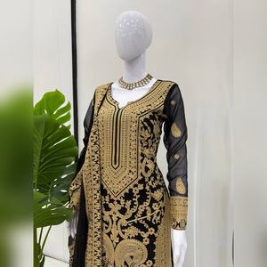 Ensemble salwar kameez en coton élite avec haut et bas ornés de broderies lourdes et dupatta assorti pour les sorties décontractées, vente en gros - Product Image 6