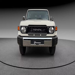โตโยต้า แลนด์ ครุยเซอร์ GRJ76 4.0L V6 4x4 2024 – รถเอสยูวีออฟโรดสุดแกร่ง - Product Image 1