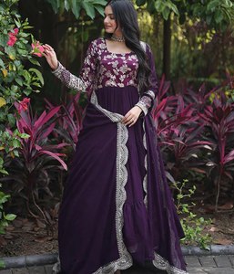 Nuevo Vestido Anarkali Reversible de Georgette con Bordado y Diseño Exclusivo, con Dupatta, Ideal para Fiestas y Eventos - Product Image 4