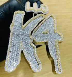 Pendentif unique et tendance, forme ronde exagérée, entièrement serti de pierres, pendentif hip-hop personnalisé en argent sterling pour rappeur d'Inde - Product Image 1