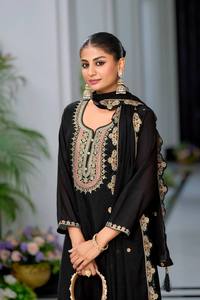Lancement d'une nouvelle tenue de soirée de créateur en fausse georgette avec broderie à séquence lourde et tenues vestimentaires fonctionnelles Dupatta - Product Image 2