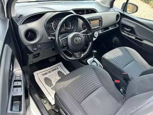 Voiture d'occasion de qualité et abordable, Toyota Yaris 2017, conduite à gauche - Product Image 2