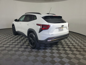 LIMPIO 2024 C H e V R o L E T Trax Activ FWD - Product Image 3