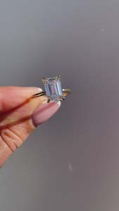 Diseñador único 18K oro sólido oculto Halo solitario anillos brillante corte esmeralda laboratorio crecido solitario diamante anillos de compromiso - Product Image 3