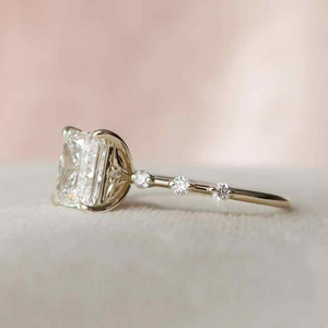 แหวนเพชรและมอสซาไนต์แบบ Eternity ขนาด 2-3 กะรัต VVS สำหรับผู้หญิงและผู้ชาย ขายส่งแฟชั่น ดีไซน์ล่าสุดจากผู้ผลิต ประดับเพชรระยิบระยับ - Product Image 1