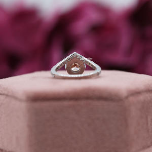 Anillo de compromiso de diamante cultivado en laboratorio de corte redondo Anillo de compromiso de oro sólido de 18 quilates lujoso para mujer - Product Image 4