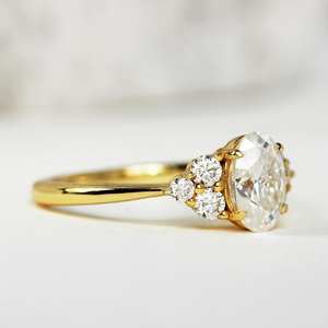 Bague de fiançailles Moissanite coupe ovale 6x8mm | Bague en argent or pierre côté grappe | Anniversaire de mariage de mariée bijoux fins OEM - Product Image 3