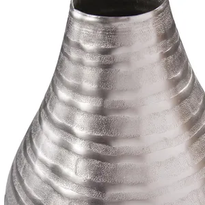 Jarrón de Metal Alto de Alta Gama para Decoración de Interiores, Fabricante de Artículos de Lujo para Interiores Elegantes, Jarrón de Metal para Fiestas - Product Image 4