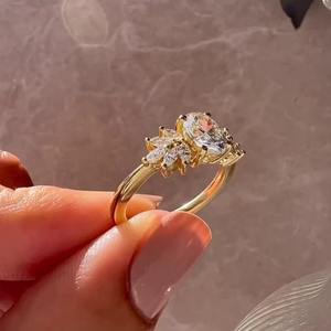 Anillo de Compromiso Ovalado con Diamantes Certificados, con Piedras Laterales Marquise, Certificado IGI D-E-F VVS-VS, para Mujer - Product Image 4