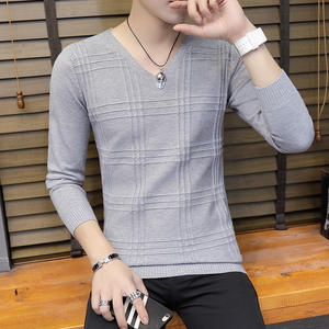 OEM Design de Logo Personnalisé Tendance Jeunes Décontracté Pull à Manches Longues Col V Slim Couleur Unie Pull d'Hiver Polyester Grande Taille - Product Image 4