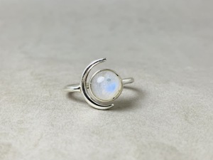 Anillos gitanos personalizados al por mayor, joyería de piedra azul hecha a mano con piedra lunar de arcoíris Natural, cabujón de piedras preciosas para fiestas - Product Image 2