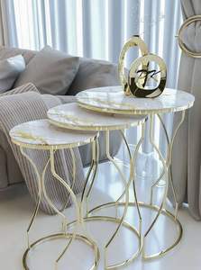 Mesa auxiliar decorada Base Dorada Redondeada Mesa de centro Diseñador Mesa auxiliar de metal Hogar y hoteles - Product Image 2