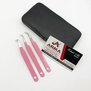 Pinzas de pestañas de volumen de 90 grados con revestimiento rosa, pinzas de extensión de pestañas planas con logotipo personalizado, punta suave con estampado de corazón sostenible CNC - Product Image 2