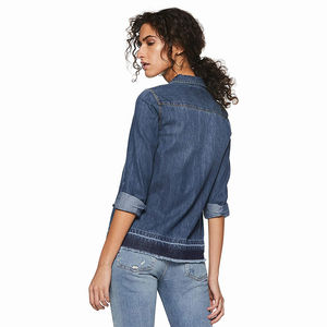 Chemise en jean décontractée de haute qualité à bas prix pour femmes avec broderie florale Chemise en jean pour femmes au design soigné d'usine - Product Image 2
