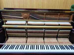 Piano vertical Kawai KL32BG superior, instrumento acústico Original japonés, estructura de madera maciza, perfecto para reventa y estudio - Product Image 4