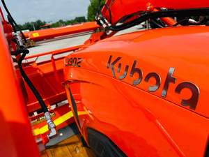 Tracteur agricole 4x4 à transmission par engrenages, 233 CV, haute productivité - Product Image 5