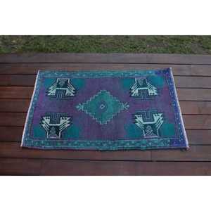Alfombra Turca de 1.7x2.9 pies, Alfombra Vintage, Alfombra de Lana con Diseño de Cuadros Morados - Product Image 1