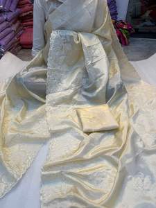 Hermosa calidad superior suave oro aplastamiento diseñador sari con hermoso bordado múltiple C-Pallu sari con blusa bordada - Product Image 4