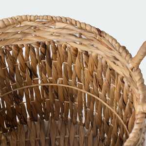 Collection de 6 paniers de rangement en jacinthe d'eau surdimensionnés modernes faits à la main avec tissu en plastique et tissu métallique pour la salle de bain - Product Image 4