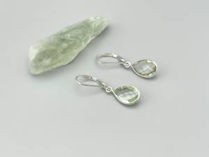 Boucles d'oreilles pendantes délicates en améthyste verte, faites à la main, en argent sterling 925, bijoux en pierre précieuse prasiolite - Product Image 2