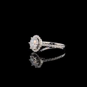 Anillo de Compromiso con Diamante Cultivado en Laboratorio Certificado por IGI de 2.00 CT, Oro Sólido de 14K, Corte Redondo, Engaste Halo, Anillo para Mujer - Product Image 2