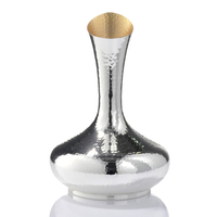 Carafe de Luxe Exclusive en Métal Argenté et Doré, Finition Martelée, Capacité 0,75 L, pour Vins Rouges Fins, Idéale pour l'Hôtellerie, la Restauration et l'Usage Domestique