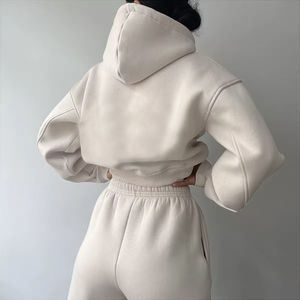 Ensemble survêtement streetwear personnalisé pour femme, style acid wash, avec fermeture éclair, appliqué, broderie usée et patchs, comprenant un sweat à capuche court et un pantalon de survêtement - Product Image 6