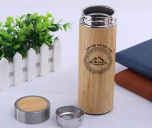 Elegante botella termo de bambú con construcción de doble pared y materiales ecológicos - Product Image 6