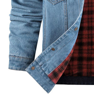 Veste en jean enduite pour homme de qualité supérieure, coupe ajustée, col rabattu, logo sur le devant, style streetwear hivernal - Product Image 4