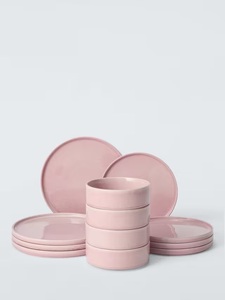 Ensemble d'assiettes en céramique rose doux, finition texturée subtile, forme élégante, qualité durable pour un attrait culinaire contemporain - Product Image 4
