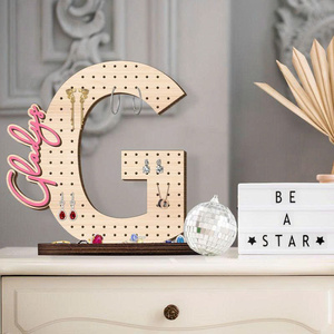 ที่ใส่เครื่องประดับตัวอักษรไม้ส่วนบุคคลโซลูชันสร้างสรรค์ในการจัดระเบียบอุปกรณ์เสริมของขวัญที่มีความหมายไม่เหมือนใครสำหรับเด็กผู้หญิง - Product Image 4