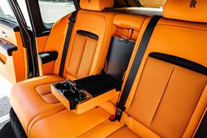 Cullinan 2024 con Motor V12 Twin-Turbo, Tracción en las Cuatro Ruedas, Interior en Color Mandarín, Equipamiento de Alta Gama - Product Image 5