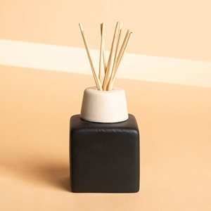 Cube de parfum fragile noir mat 7,5 cm X 11 cm - Product Image 2