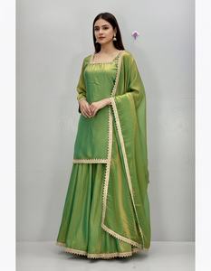 Nouvelle tenue Sharara pakistanaise avec broderie de créateur, travail de codage, haut fantaisie et ensemble palazzo dupatta pour la vente à l'exportation - Product Image 2