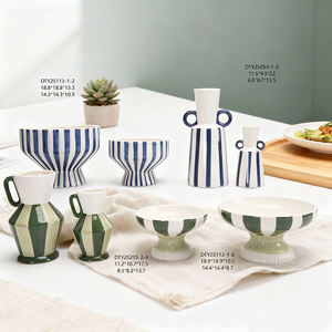 Vente en gros, grande carafe moderne en céramique blanche, <span class=keywords><strong>pichet</strong></span> avec <span class=keywords><strong>vase</strong></span> mode à rayures bonbon pour décoration intérieure fleurie - Product Image 4