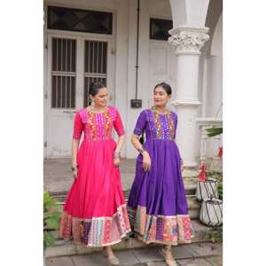 GOWN TISSUS & WORK Roman Avec fil multicolore avec travail miroir & Maslin Crochet Print Work - Product Image 6