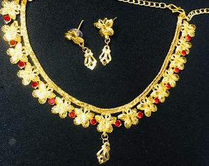 Conjunto de collar de oro de 18 quilates para mujer, Gargantilla con abalorio de piedra de mariposa roja, cadenas de perlas elegantes para fiestas o regalos - Product Image 4