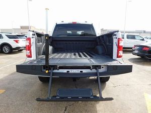 Ford F-150 XL SUV 2023 d'occasion en excellent état, transmission automatique, conduite à gauche, sièges en cuir, pneus R19, toit ouvrant, caméra de recul 360°, sièges électriques - Product Image 5