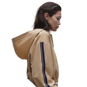 Vente en gros de crop top à capuche d'hiver personnalisé pour femmes, sexy, col rond, sans manches, surpiqûres contrastées, respirant, 100% coton molletonné - Product Image 4