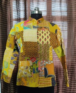 Veste Kantha en coton matelassé unisexe style bohème, manteau d'hiver matelassé, décoration à boutons, tissu imprimé fait main pour femmes - Product Image 5