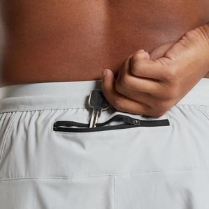 Short de sport décontracté pour homme pour l'entraînement et la course à pied Séchage rapide et écologique Bermuda à motif uni avec poches en vente - Product Image 5