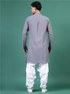 Top vente de haute qualité Kurta géométrique brodé paillettes Mandarin col Georgette Kurta ensemble pour hommes au prix de gros - Product Image 4