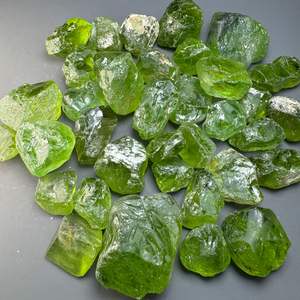 Pierre brute de péridot de qualité de taille, pierre naturelle du Kohistan, Pakistan - Product Image 5