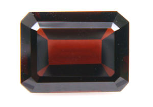 Grenat rouge précieux en vrac certifié par qualité d'exportation naturelle 100% dans un octogone à facettes taillé dans une taille calibrée disponible à la vente OEM - Product Image 2