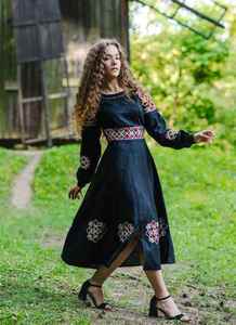 Longue robe ukrainienne brodée Boho en coton noir et blanc pour femmes, tenue élégante et décontractée faite à la main pour femmes - Product Image 3