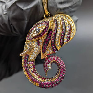 Colgante de Elefante con Incrustaciones de Moissanita Multicolor VVS, Chapado en Oro sobre Plata 925, Joyería Fina Hip Hop, SPARKLING SPLENDOR - Product Image 1