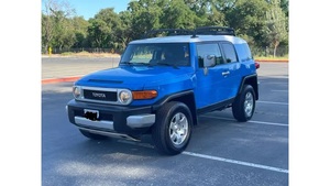 Toyota FJ Cruiser 4x4 automatique 2007, propre et bien entretenue - Product Image 2